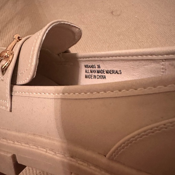 ✨NEW✨ Steve Madden Platform Cream Loafers - Picture 3 of 5